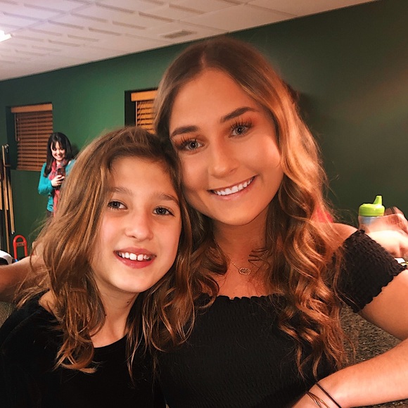 Profile Picture of Nicole Oleksy (@onicole1021) on Poshmark