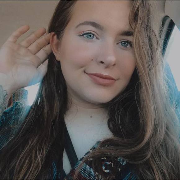 Profile Picture of Kinnedi Springsteen (@saymyname23) on Poshmark