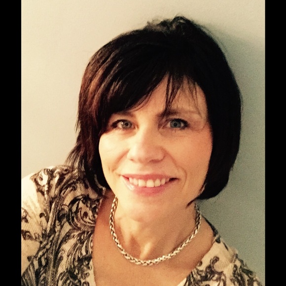 Profile Picture of Lisa Greer (@lg58514) on Poshmark