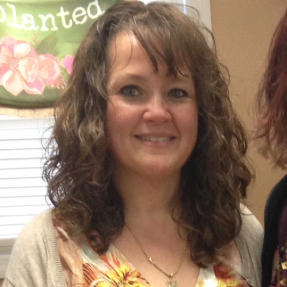 Profile Picture of Lisa Adkins (@mommaw123) on Poshmark