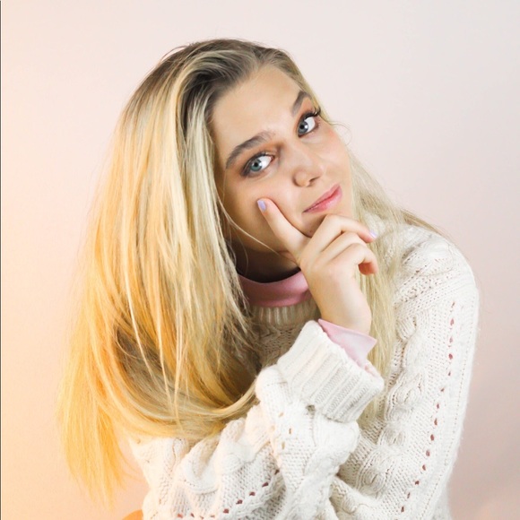 Profile Picture of Alexa Pedersen (@alexaped) on Poshmark