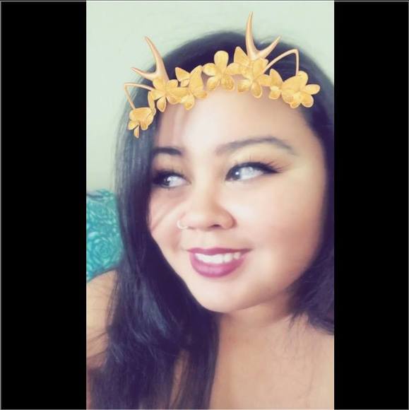 Profile Picture of Zhanessa Lumpia (@zhanessalumpia) on Poshmark