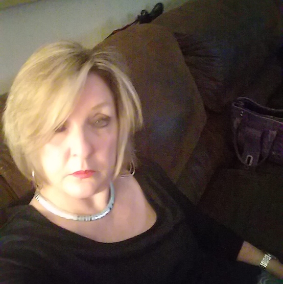 Profile Picture of Sharon Langley byars (@sharonlangle143) on Poshmark