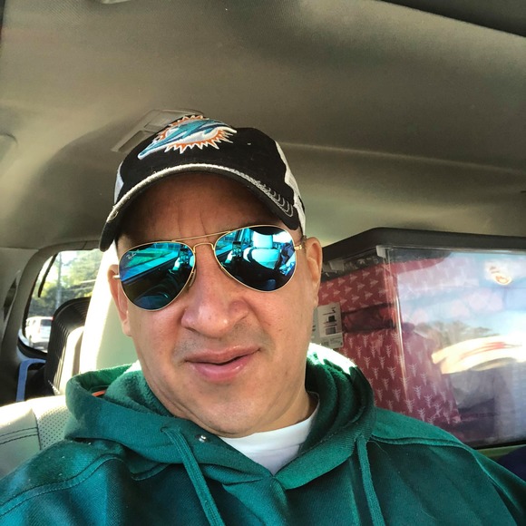 Profile Picture of David Nadeau (@djnadeau71) on Poshmark
