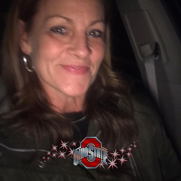 Profile Picture of Bobbi Johnson (@bobbigrl10) on Poshmark