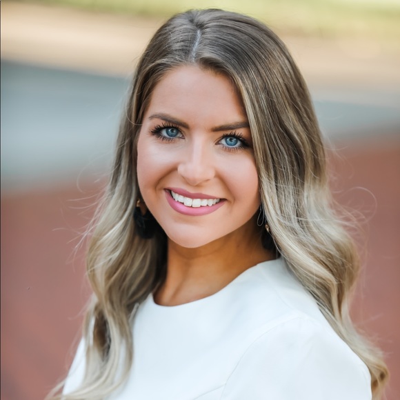 Anna Dukette - Poshmark Profile Picture of Anna Dukette (@annarogers97) on Poshmark