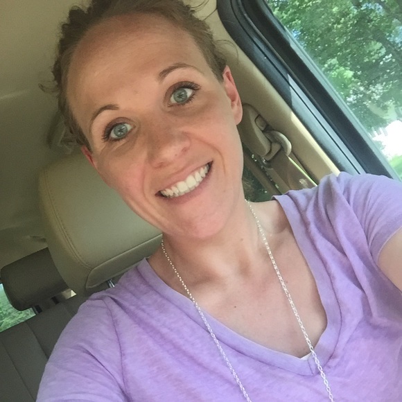 Profile Picture of Julianne Peterson (@jewelz601) on Poshmark