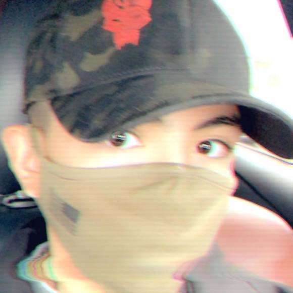 Profile Picture of Julian Esquivel (@julianesquiv791) on Poshmark