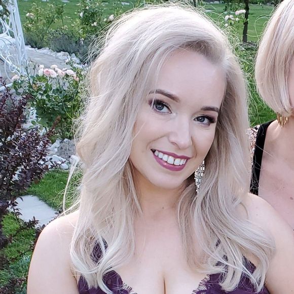 Profile Picture of Ewa Draus (@ewarydr) on Poshmark