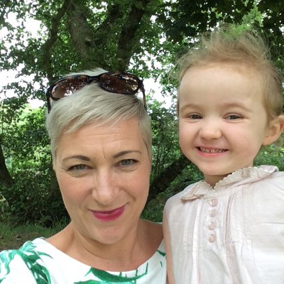 Profile Picture of Sandra Vou-vou Scully (@ScullyVou) on Twitter