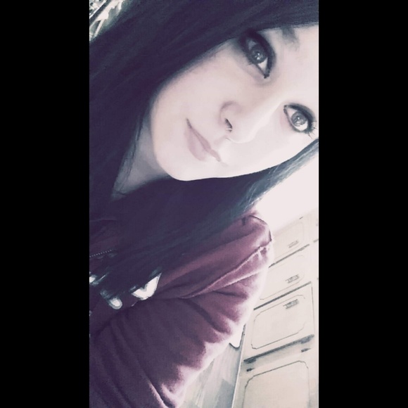 Kristalynn Lytle - Poshmark Profile Picture of Kristalynn Lytle (@kristalynnlytle) on Poshmark