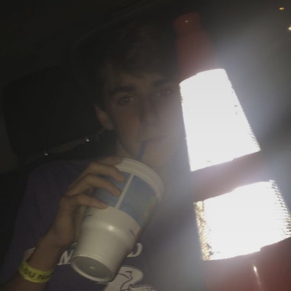 Profile Picture of Michael Degeyter (@mikewants2buy) on Poshmark