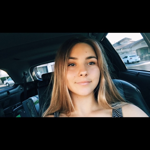 Makaylah Huffsmith - Poshmark Profile Picture of Makaylah Huffsmith (@makaylah_h14) on Poshmark