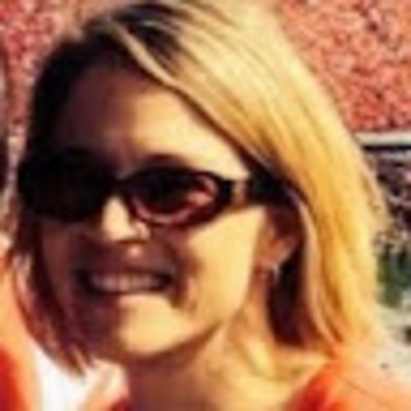 Profile Picture of Kelli Bosler (@kellibosler) on Poshmark