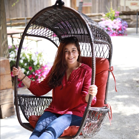 Profile Picture of Zahra Karimi (@zkreemy) on Poshmark