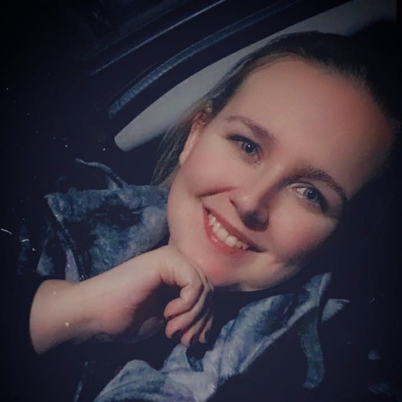 Profile Picture of Amber Huffman (@sthrnbabe24) on Poshmark