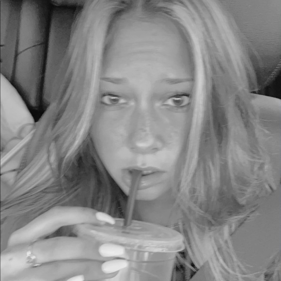 Profile Picture of Skylar Marek (@skylarmarek) on Poshmark