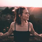 carina  ☾ vanlife caddycamper - Instagram