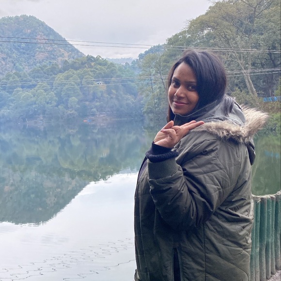 Profile Picture of Vedika Singh (@vedi03) on Poshmark