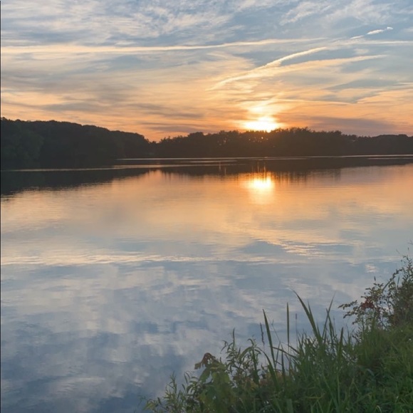 Profile Picture of Emma Strausner (@emmastrausner) on Poshmark