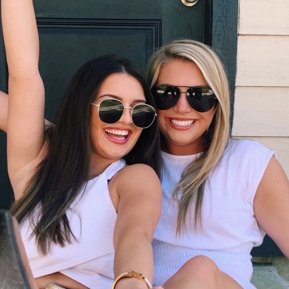 Profile Picture of Clare Martin (@cmart8) on Poshmark