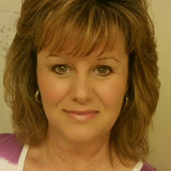 Profile Picture of Paula Tichnell (@ptichnell) on Poshmark