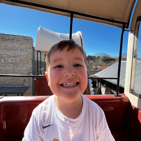 Profile Picture of Tavyn Weyman (@tavwey) on Poshmark