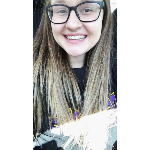 Profile Picture of Taylor Niese (@trniese23) on Poshmark