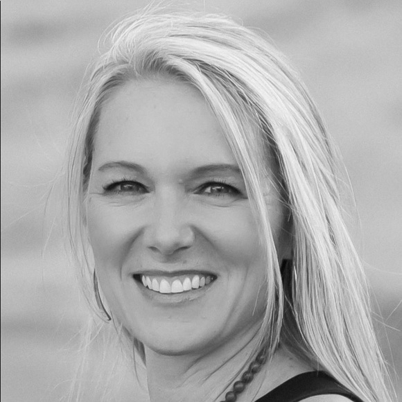 Profile Picture of Kerstin Bozych (@schatzi94521) on Poshmark