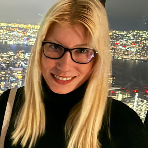 Profile Picture of Merve Işlek (@allisonnstyle) on Poshmark