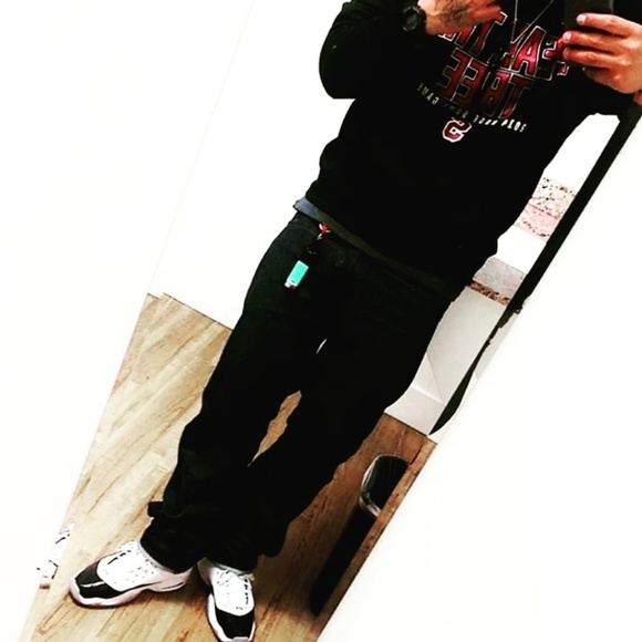 Profile Picture of Luis Zepeda (@luiiis23) on Poshmark