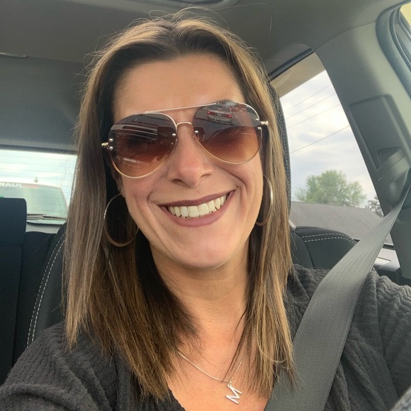 Profile Picture of Moira Mcmahon (@ladyred870) on Poshmark