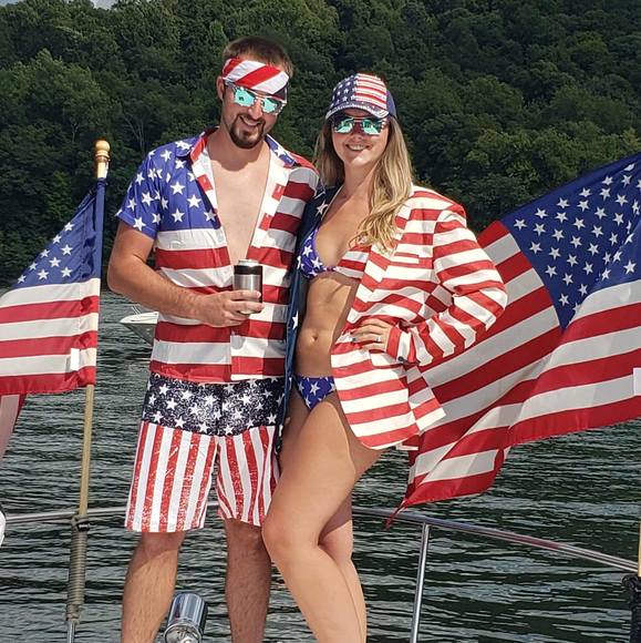 Profile Picture of Nicole Shellhamer (@n_shellhamer) on Poshmark
