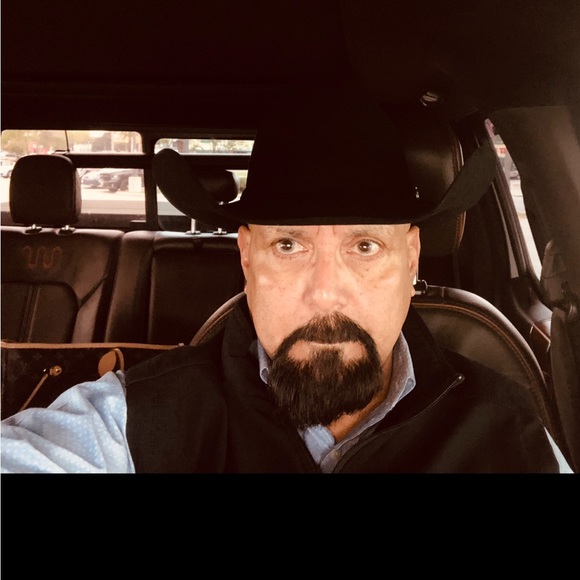 Profile Picture of Joe Solis (@joesolis893) on Poshmark
