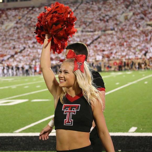 Profile Picture of Carly Manning (@cmann10) on Poshmark