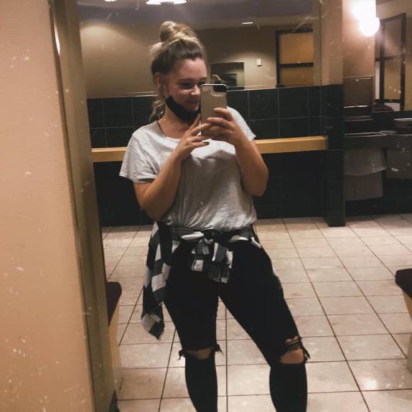 Profile Picture of Lilly Albert (@lillyalbert) on Poshmark