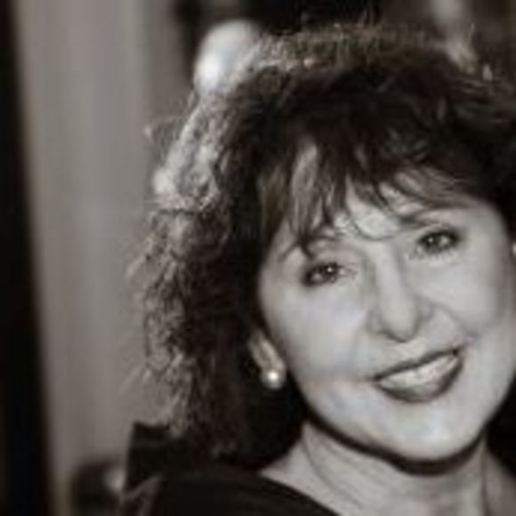 Profile Picture of Lori Zillner (@lorizillner) on Poshmark