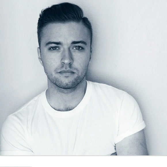 Profile Picture of Joey Lauren (@joeylauren405) on Poshmark