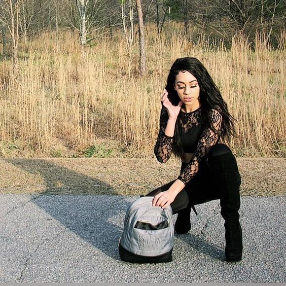 Monica Smith - Poshmark Profile Picture of Monica Smith (@mks2016) on Poshmark