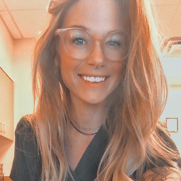 Profile Picture of Kelsey Godbehere (@kelseygodbehere) on Poshmark