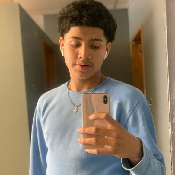 Profile Picture of Martin Basurto (@martinglo10) on Poshmark