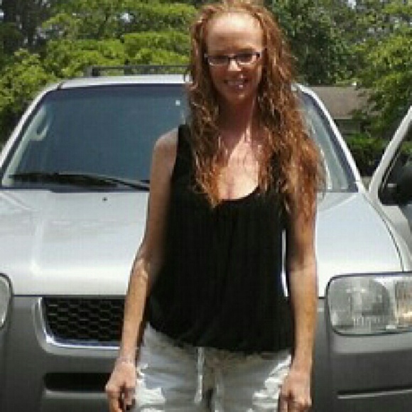Profile Picture of Merenda Savage (@merendal) on Poshmark