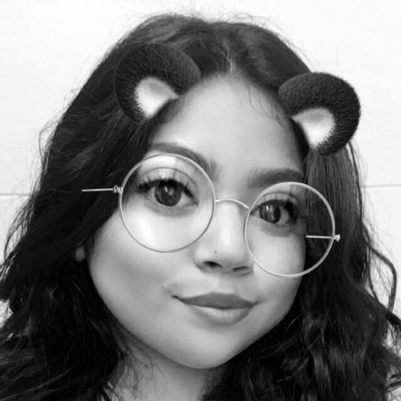 Hillary Ramirez - Poshmark Profile Picture of Hillary Ramirez (@hillaryramirez) on Poshmark