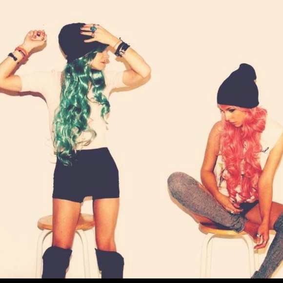 Profile Picture of Auto Auto (@auto_auto) on Poshmark