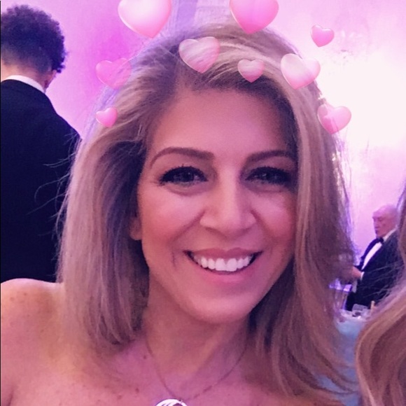 Profile Picture of Aannie Matesic (@partyat36) on Poshmark