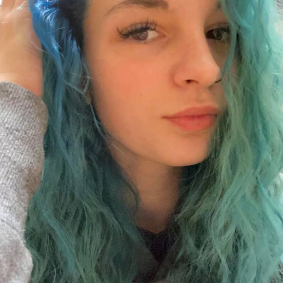 Profile Picture of Kaite Joe (@momma_) on Poshmark