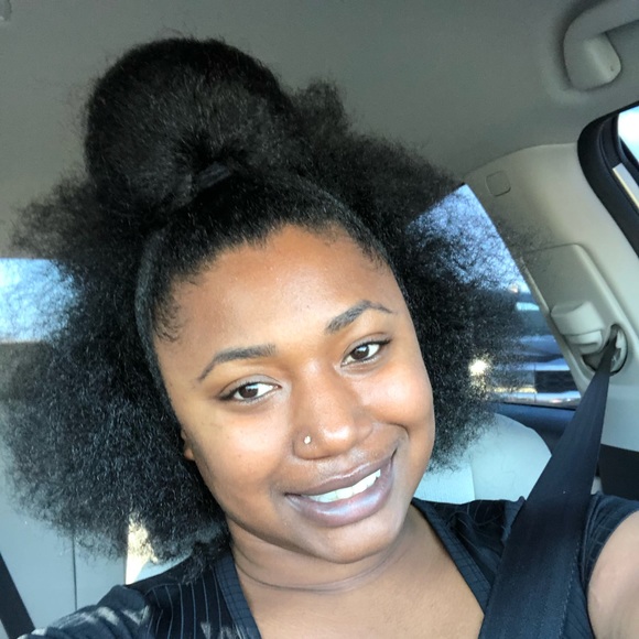 Profile Picture of Tania Carline (@tcarline) on Poshmark