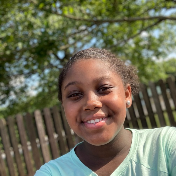 Profile Picture of Mackenize Allen (@kenzieallen28) on Poshmark