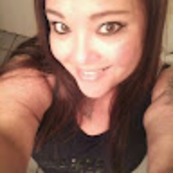 Profile Picture of Brandie Moriyama (@brandiemoriyama) on Poshmark