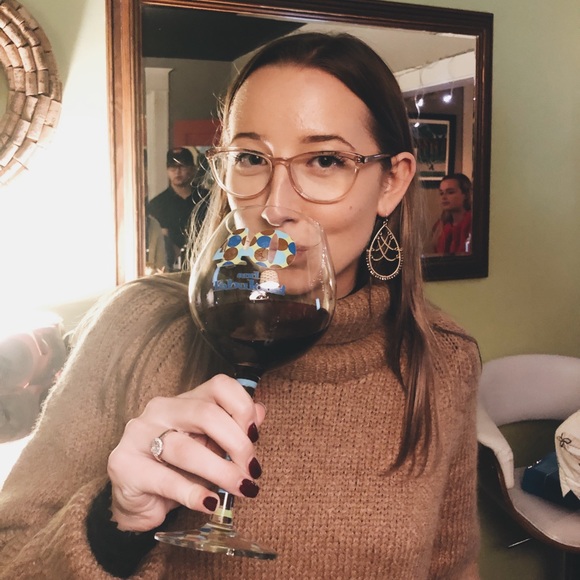 Profile Picture of Haley Bossart (@haley7xoxo) on Poshmark